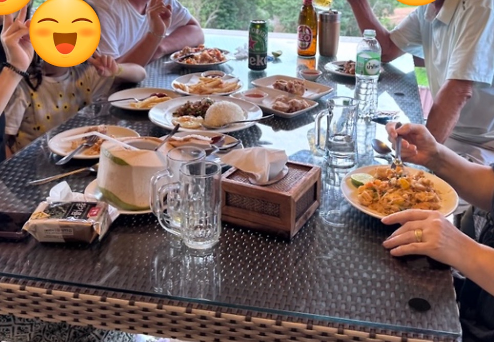 숙소 식당 저녁 식사